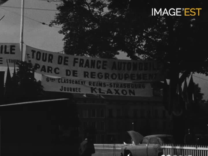 Passage du "Tour de France Automobile" à Nancy